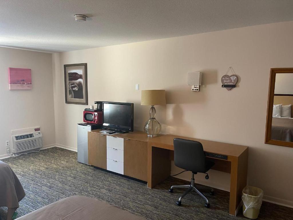 Camp Inn Lodge Au Sable Ngoại thất bức ảnh